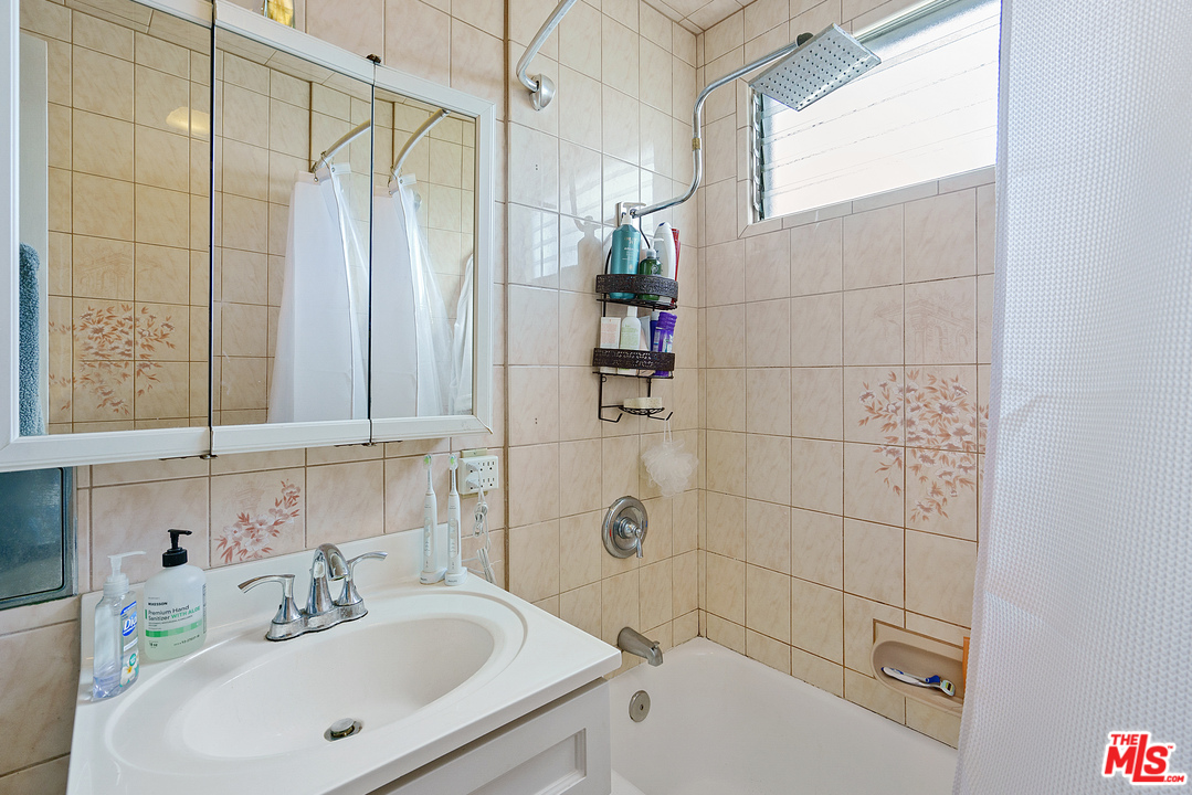 4161 Michael Avenue Los Angeles, CA 90066 - Photo 10 of 15