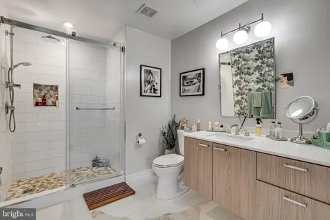 $557,000 | 515 North Washington Street, Unit 307, Alexandria, VA 22314