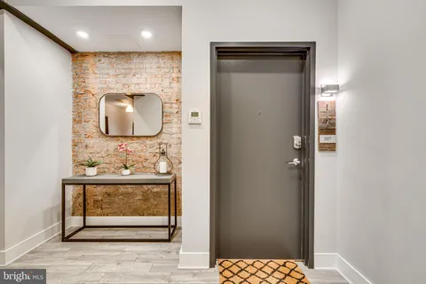 $557,000 | 515 North Washington Street, Unit 307, Alexandria, VA 22314