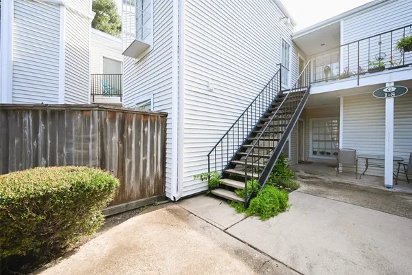$155,800 | 9809 Richmond Avenue, Unit G1, Houston, TX 77063