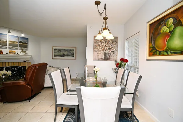 $155,800 | 9809 Richmond Avenue, Unit G1, Houston, TX 77063