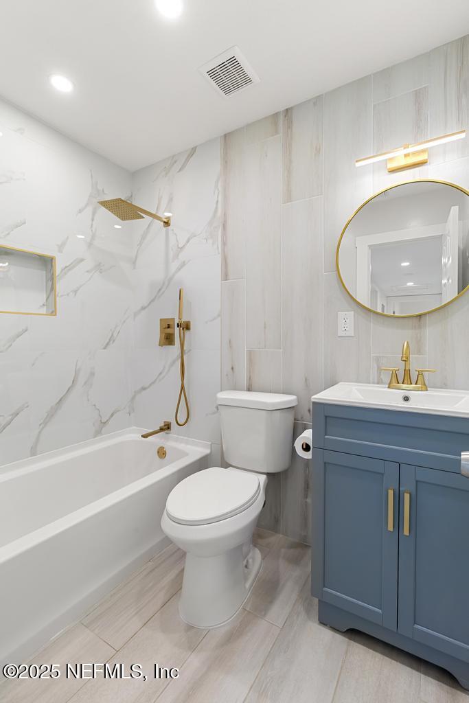 7514 Proxima Road Jacksonville, FL 32210 - Photo 17 of 30 Guest Bath