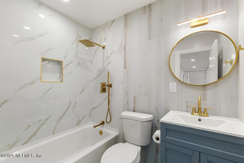 7514 Proxima Road Jacksonville, FL 32210 - Photo 18 of 30 Guest Bath