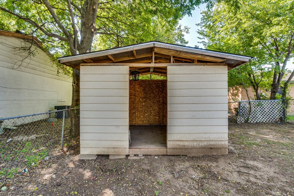 116 North 12th Street, Unit B Midlothian, TX 76065 - Photo 13 of 24 a front view of a house with a yard