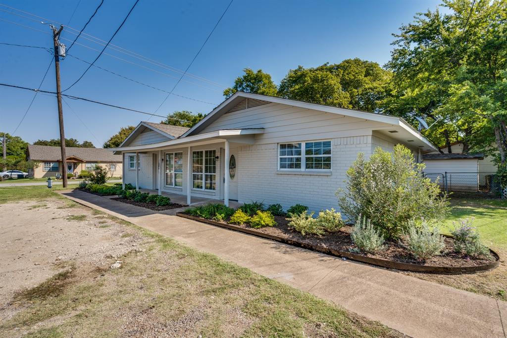116 North 12th Street, Unit B Midlothian, TX 76065 - Photo 7 of 24 a front view of a house with a yard