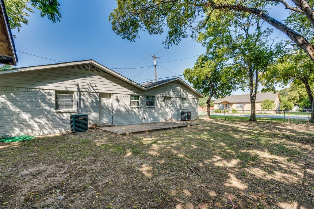 116 North 12th Street, Unit B Midlothian, TX 76065 - Photo 9 of 24 a view of a house with a yard