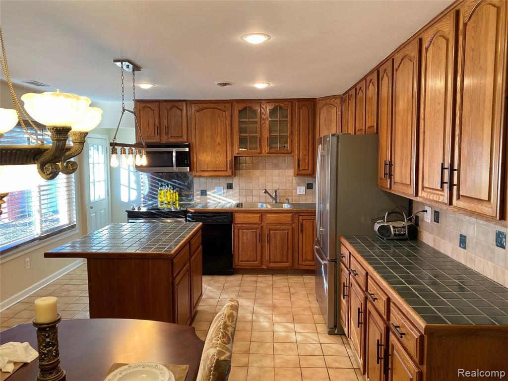 51811 Card Road Macomb, MI 48042 - Photo 2 of 25