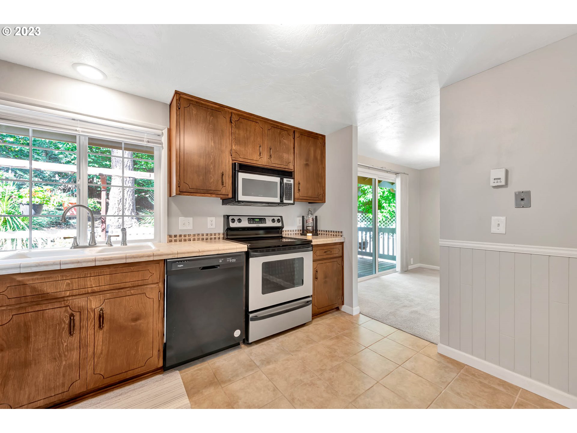2817 Greentree Way Eugene, OR 97405 - Photo 17 of 44 a kitchen with sink a microwave and cabinets