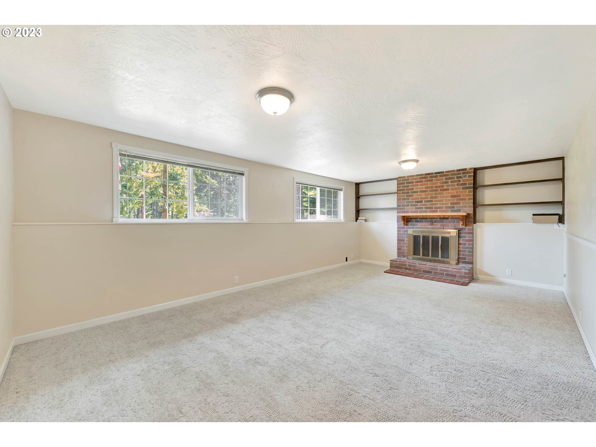 2817 Greentree Way Eugene, OR 97405 - Photo 29 of 44 a view of empty room with windows
