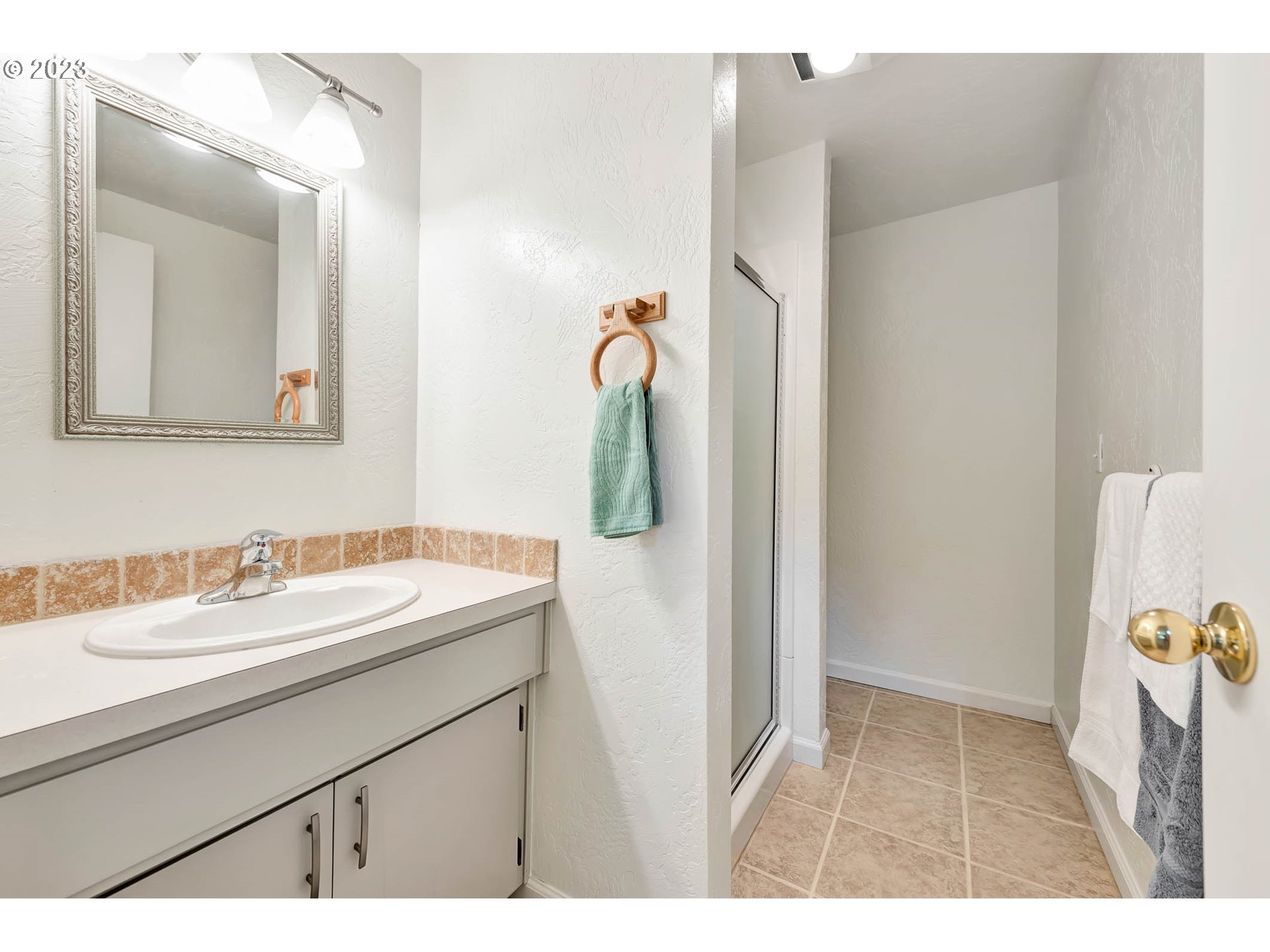 2817 Greentree Way Eugene, OR 97405 - Photo 34 of 44 a bathroom with a sink and mirror