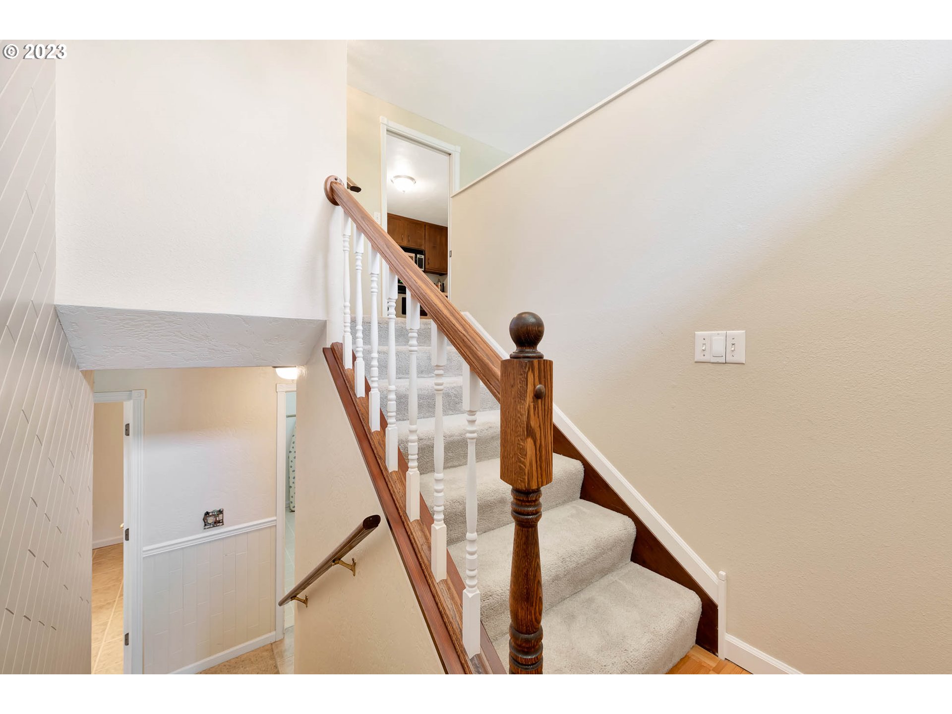 2817 Greentree Way Eugene, OR 97405 - Photo 6 of 44 a view of entryway