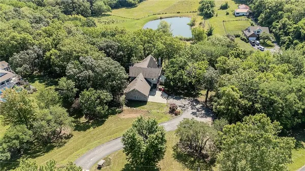 $855,000 | 2323 South Crenshaw Road, Independence, MO 64015