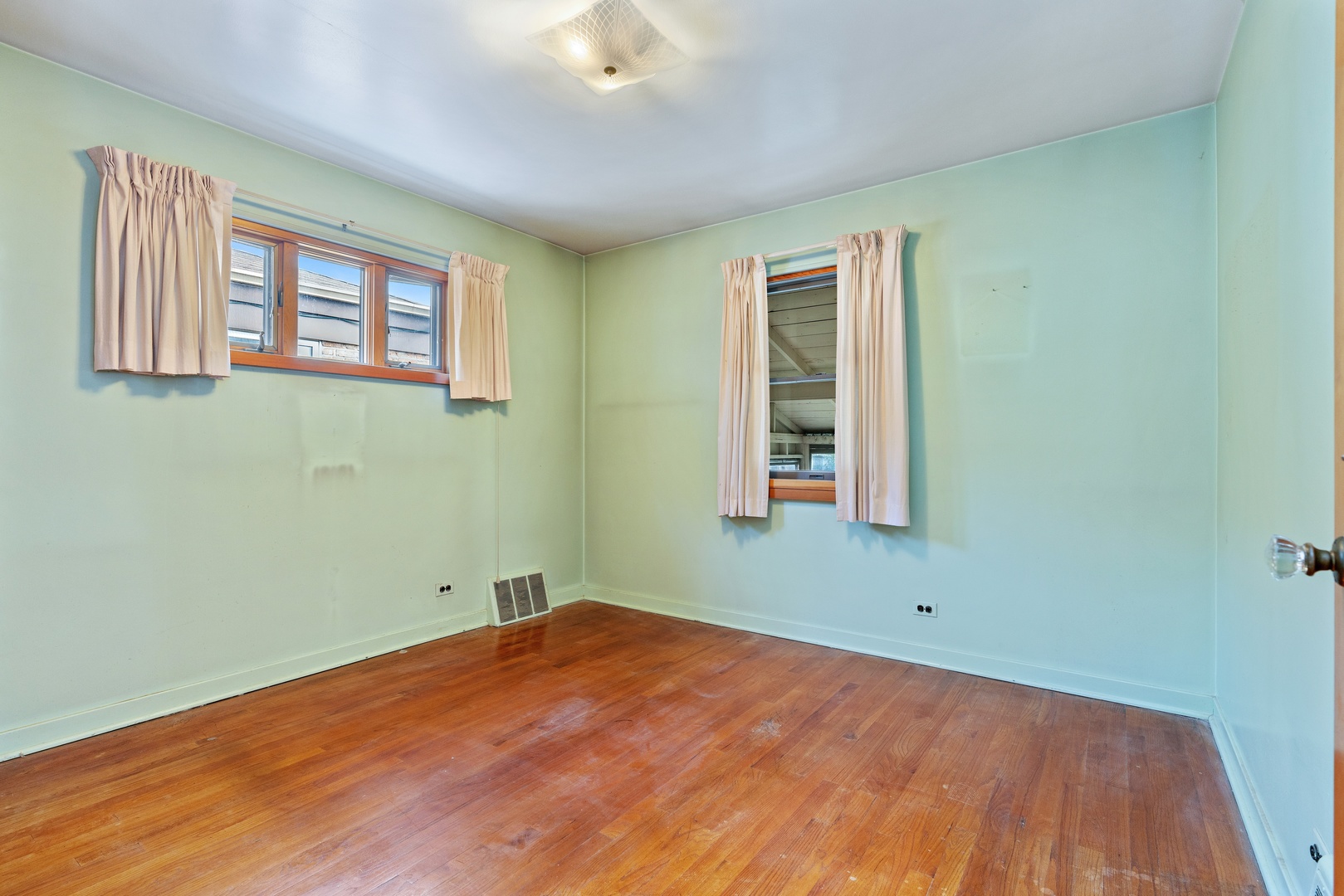 2219 Forest Avenue North Riverside, IL 60546 - Photo 5 of 10 an empty room with a window