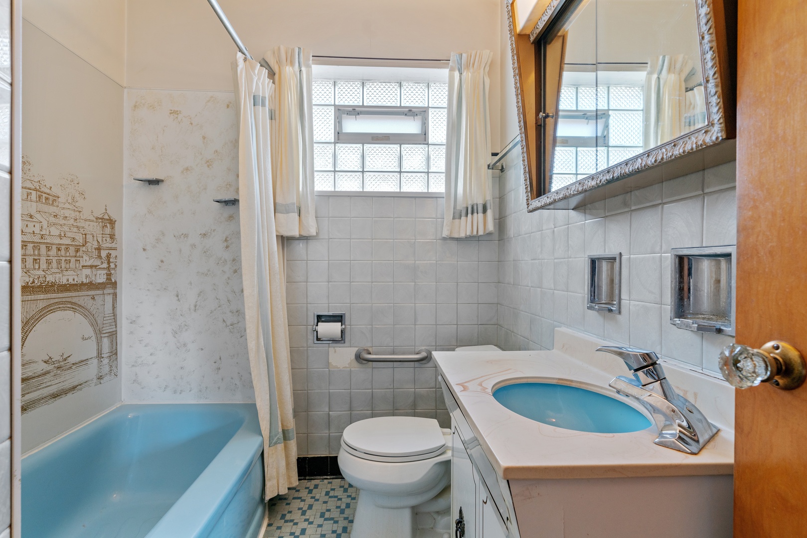 2219 Forest Avenue North Riverside, IL 60546 - Photo 7 of 10 a bathroom with a sink toilet and shower