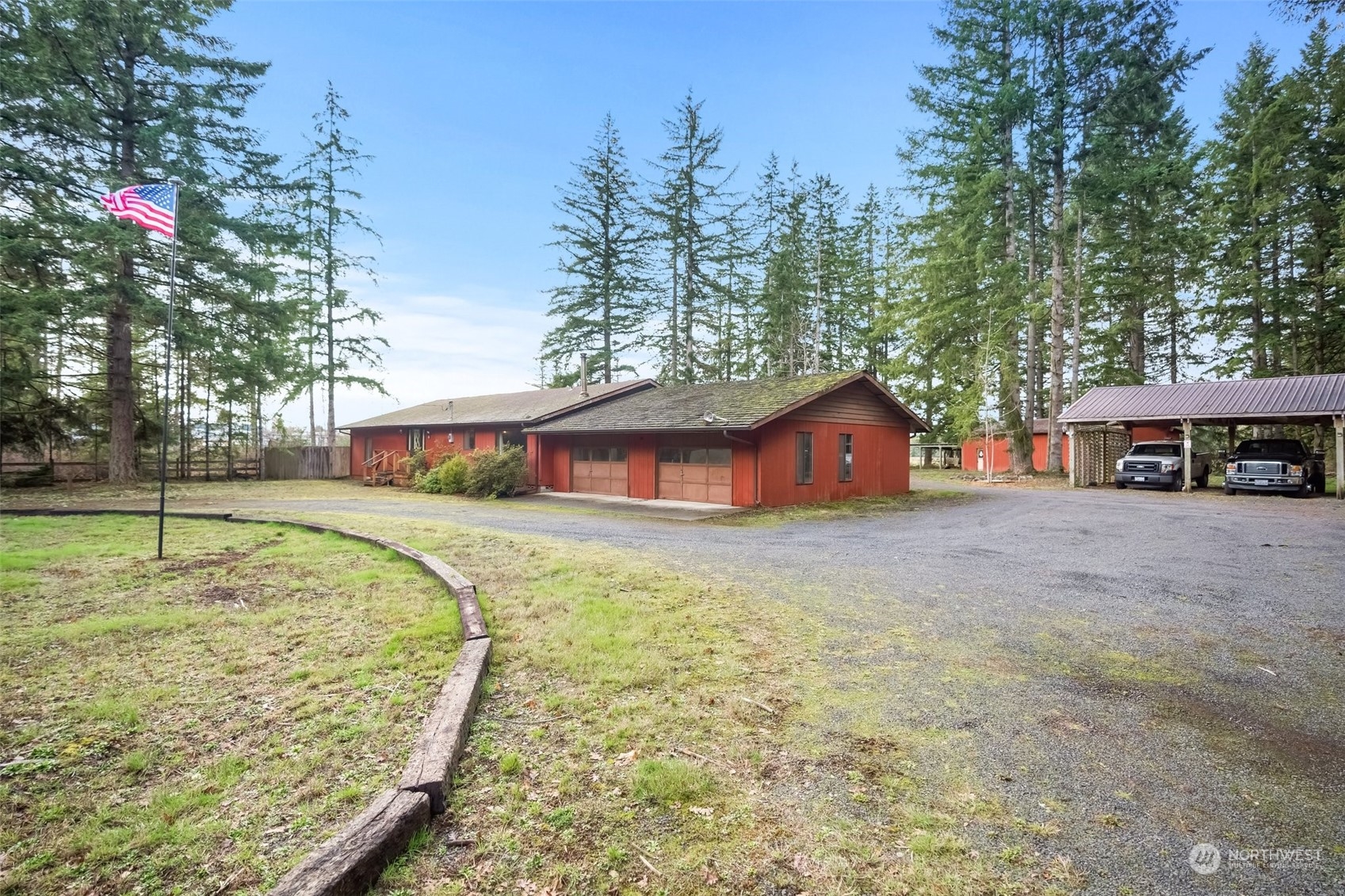 a view of a house with a yard