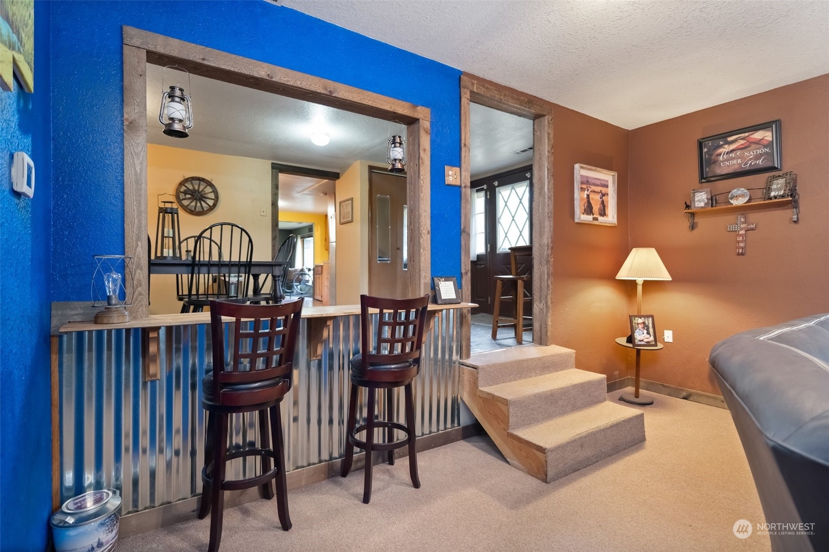 258 Coulson Road Chehalis, WA 98532 - Photo 13 of 37 a view of a livingroom with furniture and window
