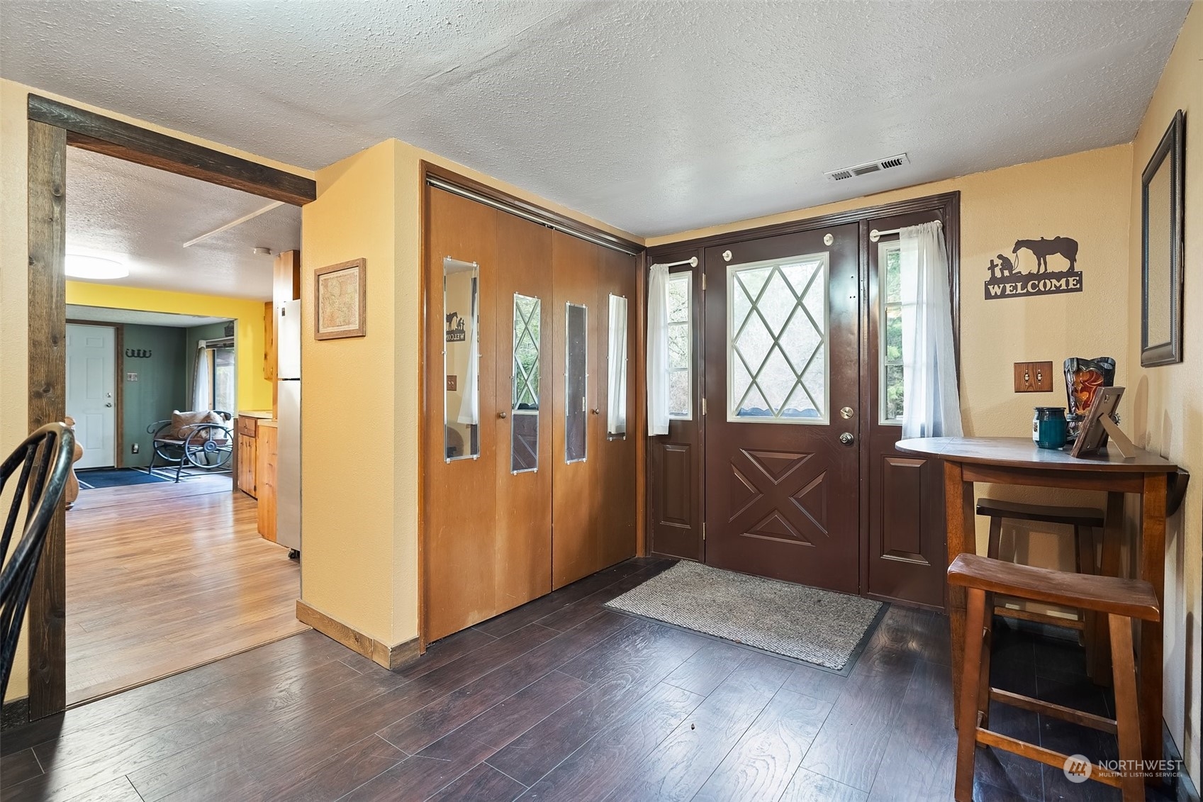 258 Coulson Road Chehalis, WA 98532 - Photo 15 of 37 a living room with furniture and a window