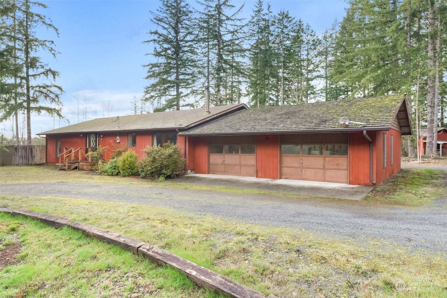 258 Coulson Road Chehalis, WA 98532 - Photo 2 of 37 a front view of a house with garden