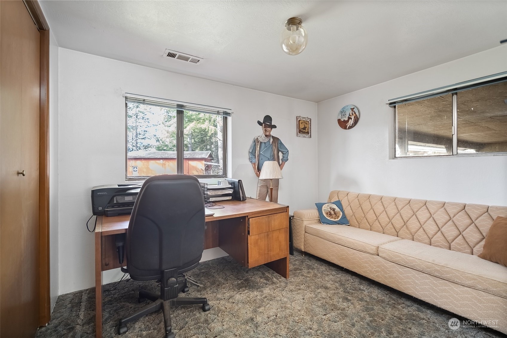 258 Coulson Road Chehalis, WA 98532 - Photo 22 of 37 a living room with furniture and a window