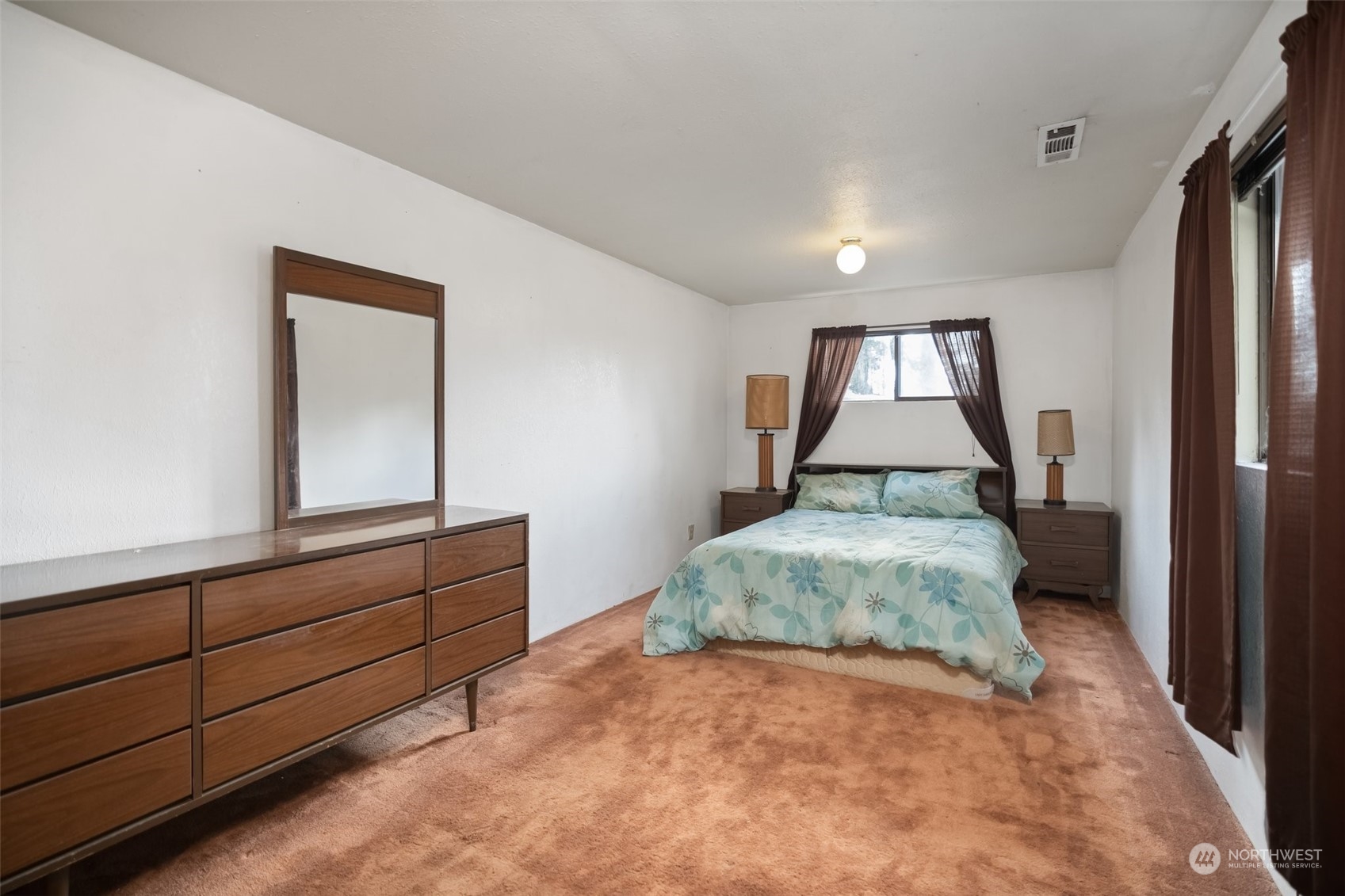 258 Coulson Road Chehalis, WA 98532 - Photo 23 of 37 a bedroom with a bed and a dresser