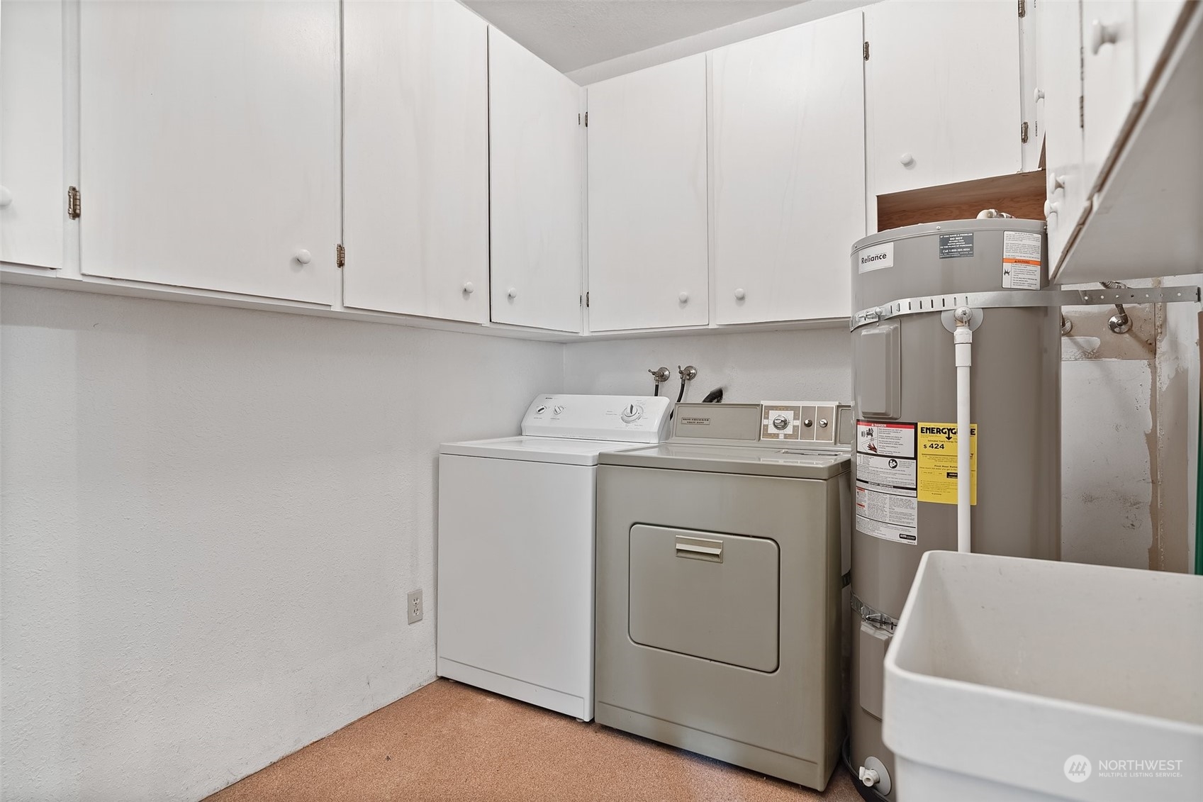 258 Coulson Road Chehalis, WA 98532 - Photo 24 of 37 a utility room with dryer and washer