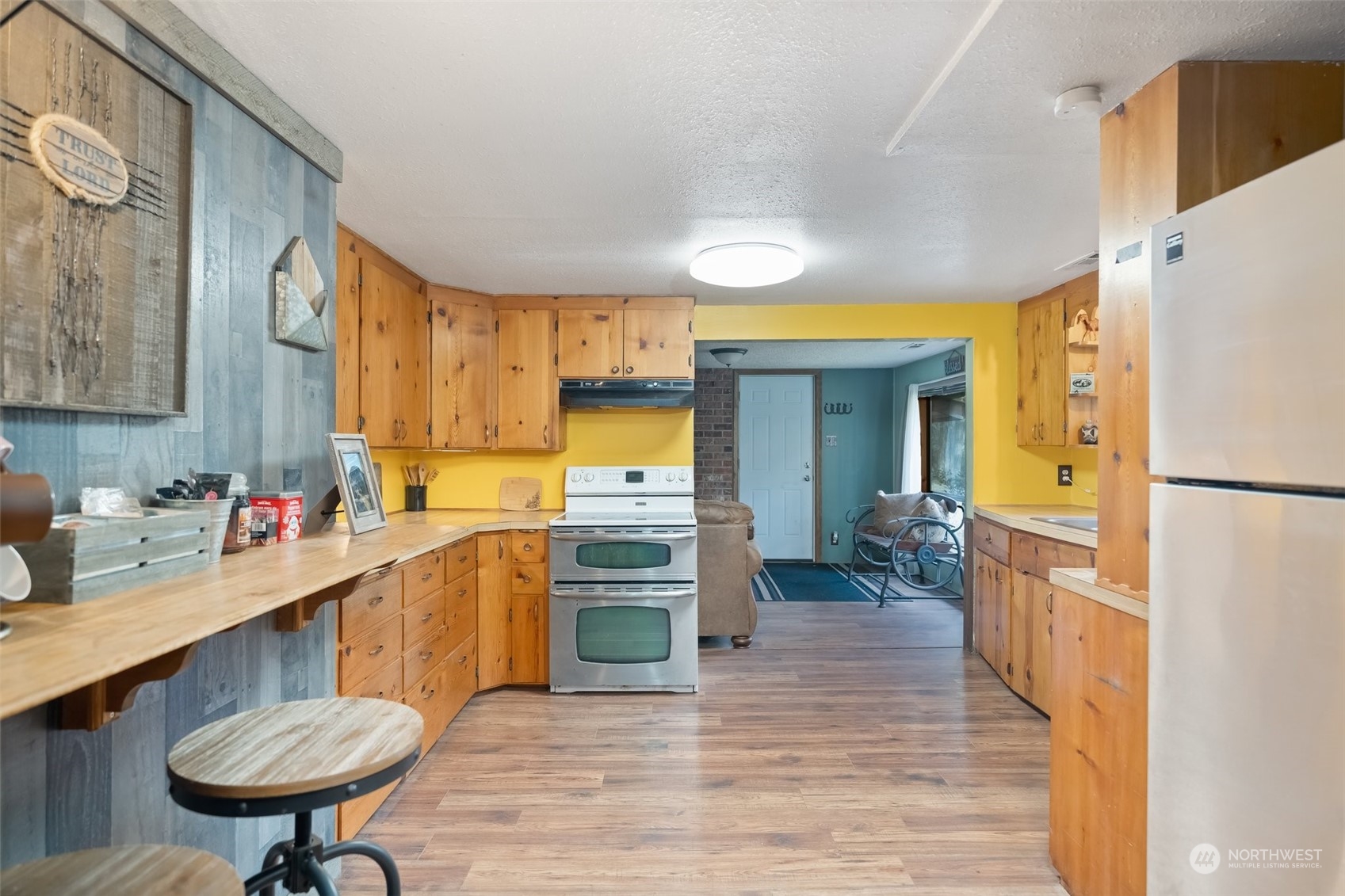 258 Coulson Road Chehalis, WA 98532 - Photo 7 of 37 a kitchen with a sink appliances and cabinets