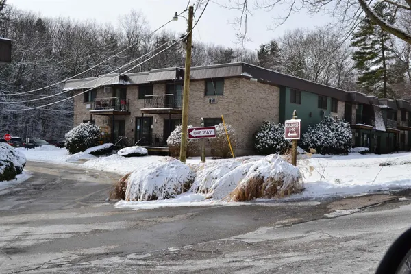 $260,000 | 10 Strawberry Bank Road, Unit 2, Nashua, NH 03062