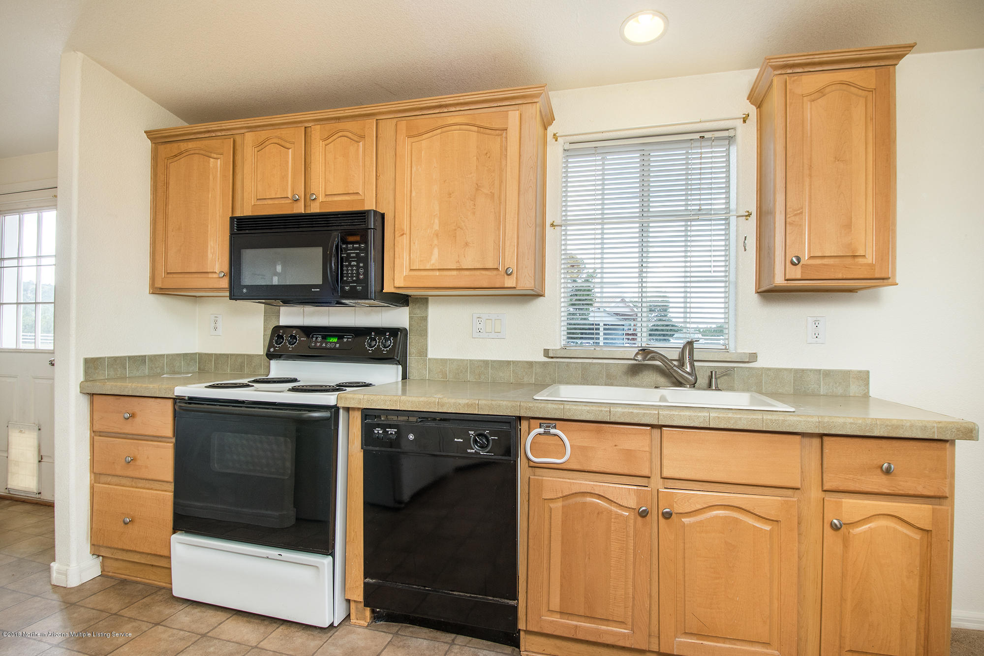 8378 North Red Lake Road Williams, AZ 86046 - Photo 7 of 27 10_Kitchen2