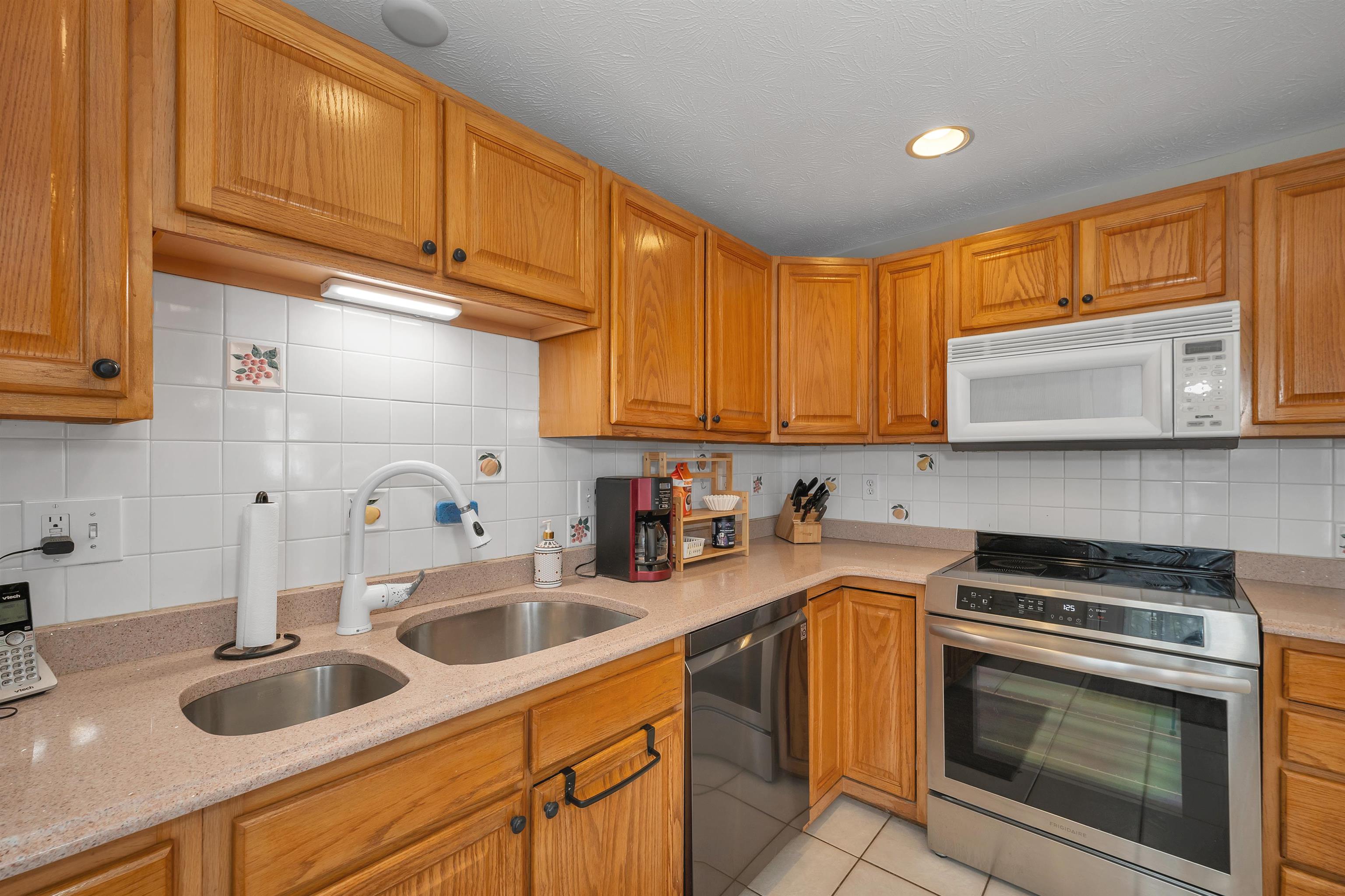 2 Thresher Road, Unit U128 Nashua, NH 03063 - Photo 13 of 37 Gallery Image 13