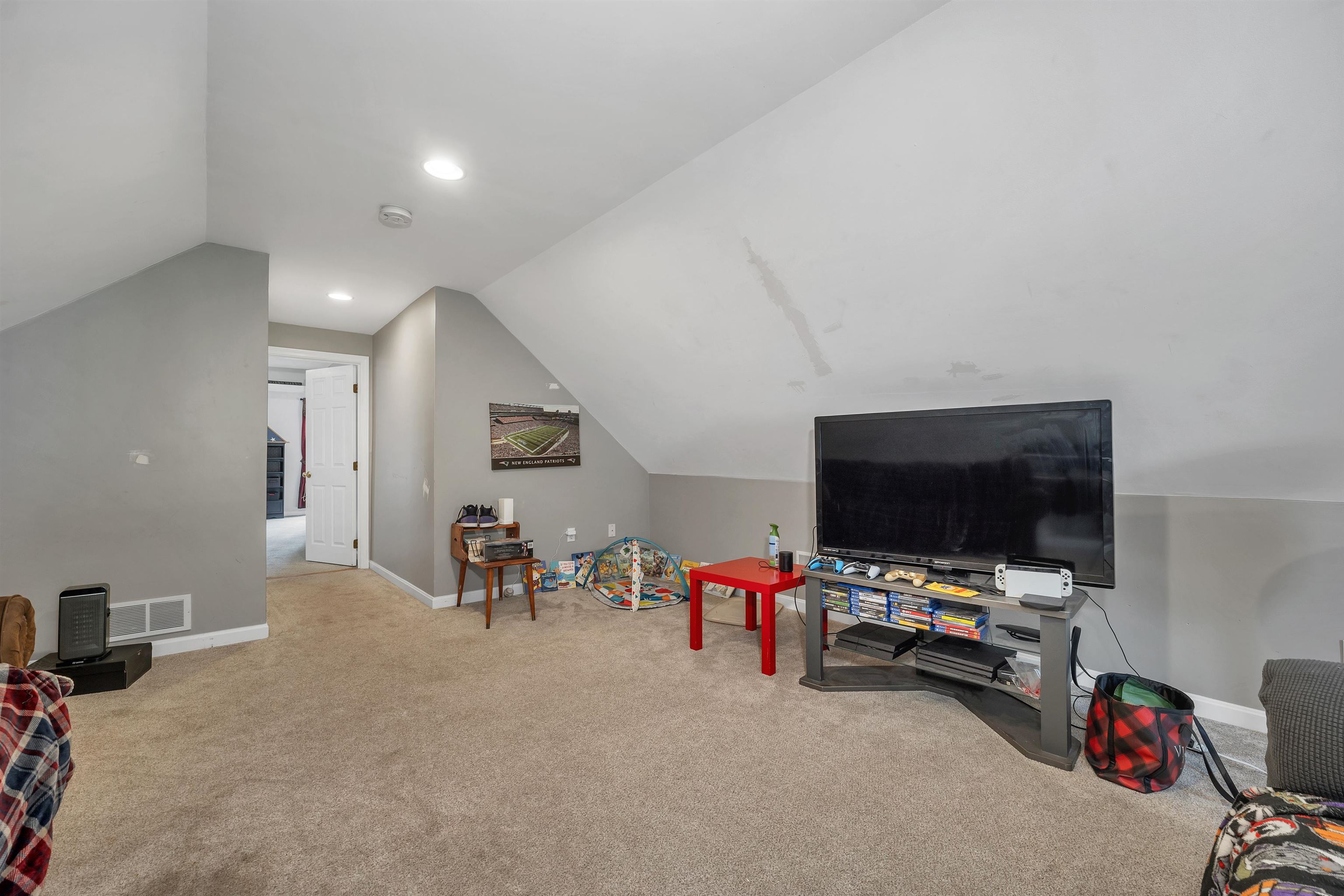 2 Thresher Road, Unit U128 Nashua, NH 03063 - Photo 29 of 37 Gallery Image 29