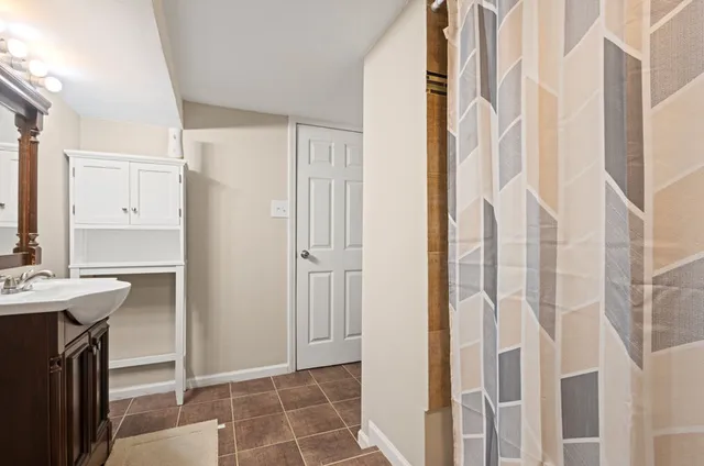 a view of a house with a backyard