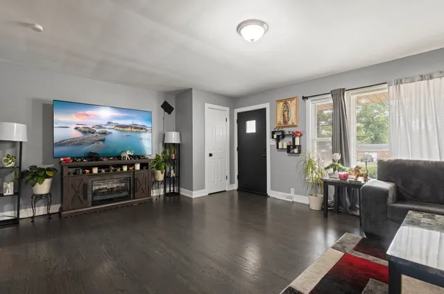 a view of a livingroom with furniture hardwood floor and windows