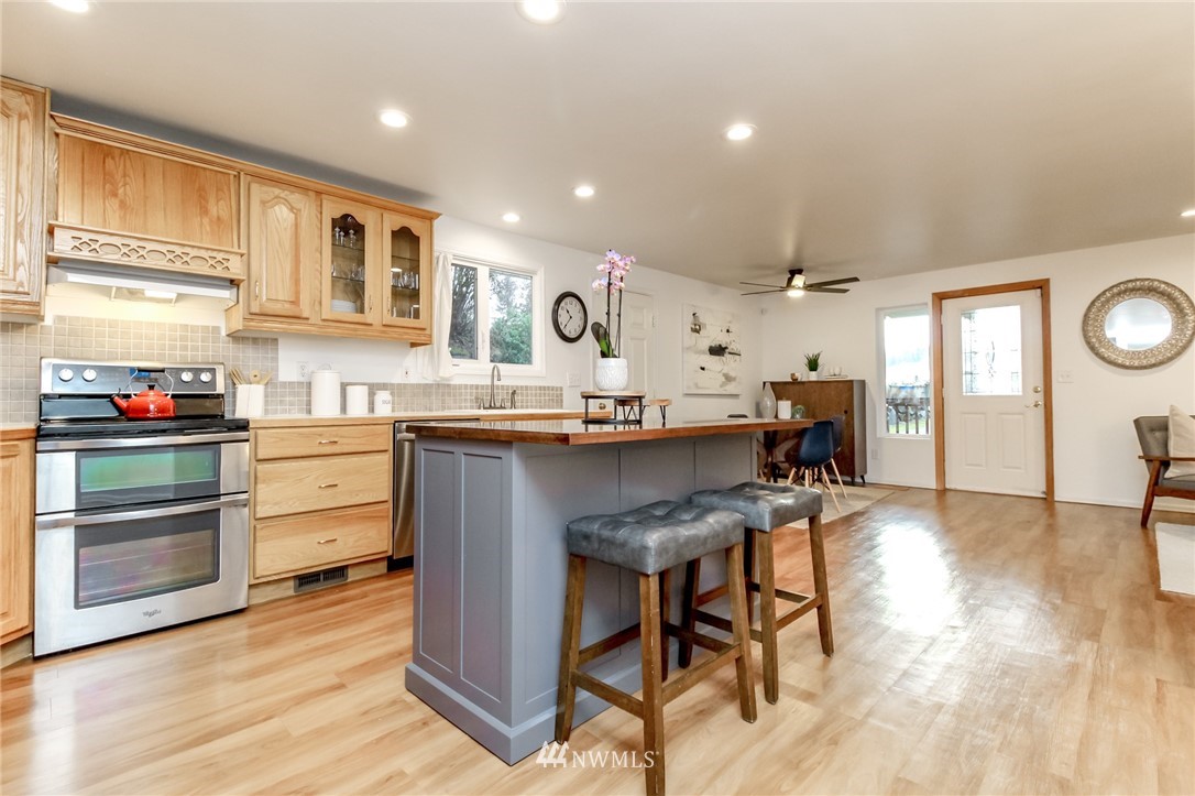14724 169th Avenue Southeast Renton, WA 98059 - Photo 3 of 40 Gallery Image 3