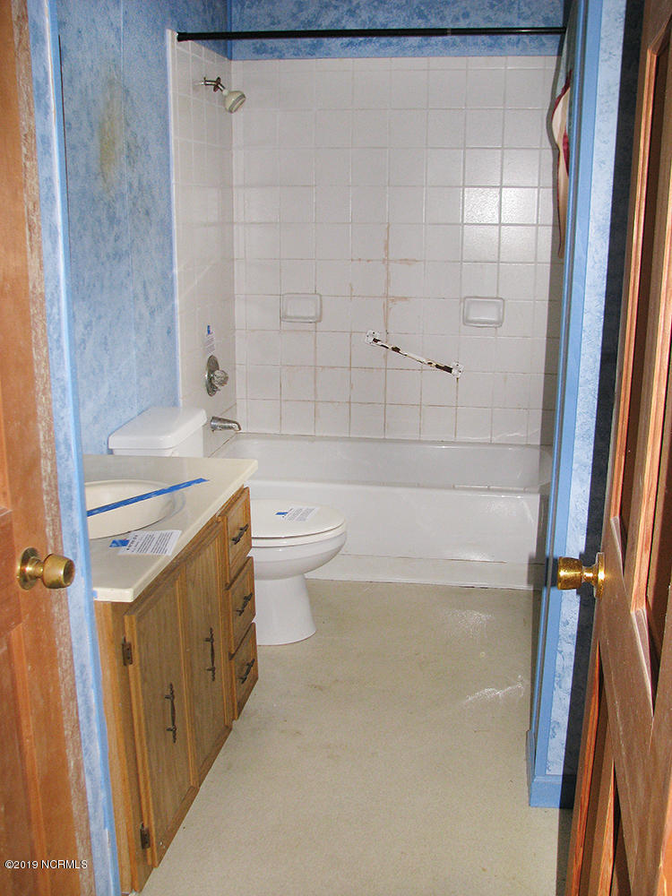 2034 Big Neck Road Northwest Ash, NC 28420 - Photo 11 of 34 big hall bath