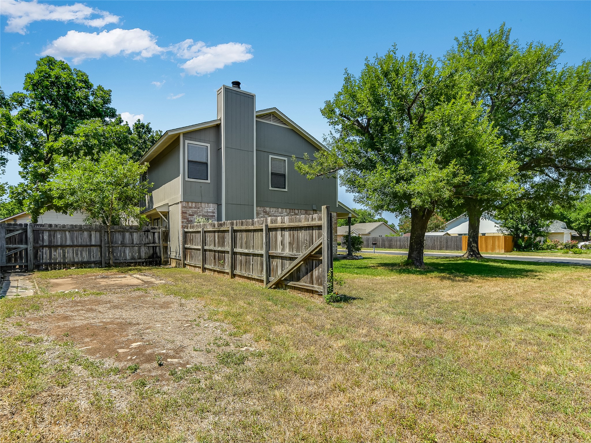 300 North Field Street Round Rock, TX 78681 - Photo 25 of 26 side yard