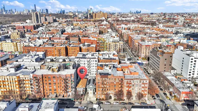 a picture of a wall with a white wall