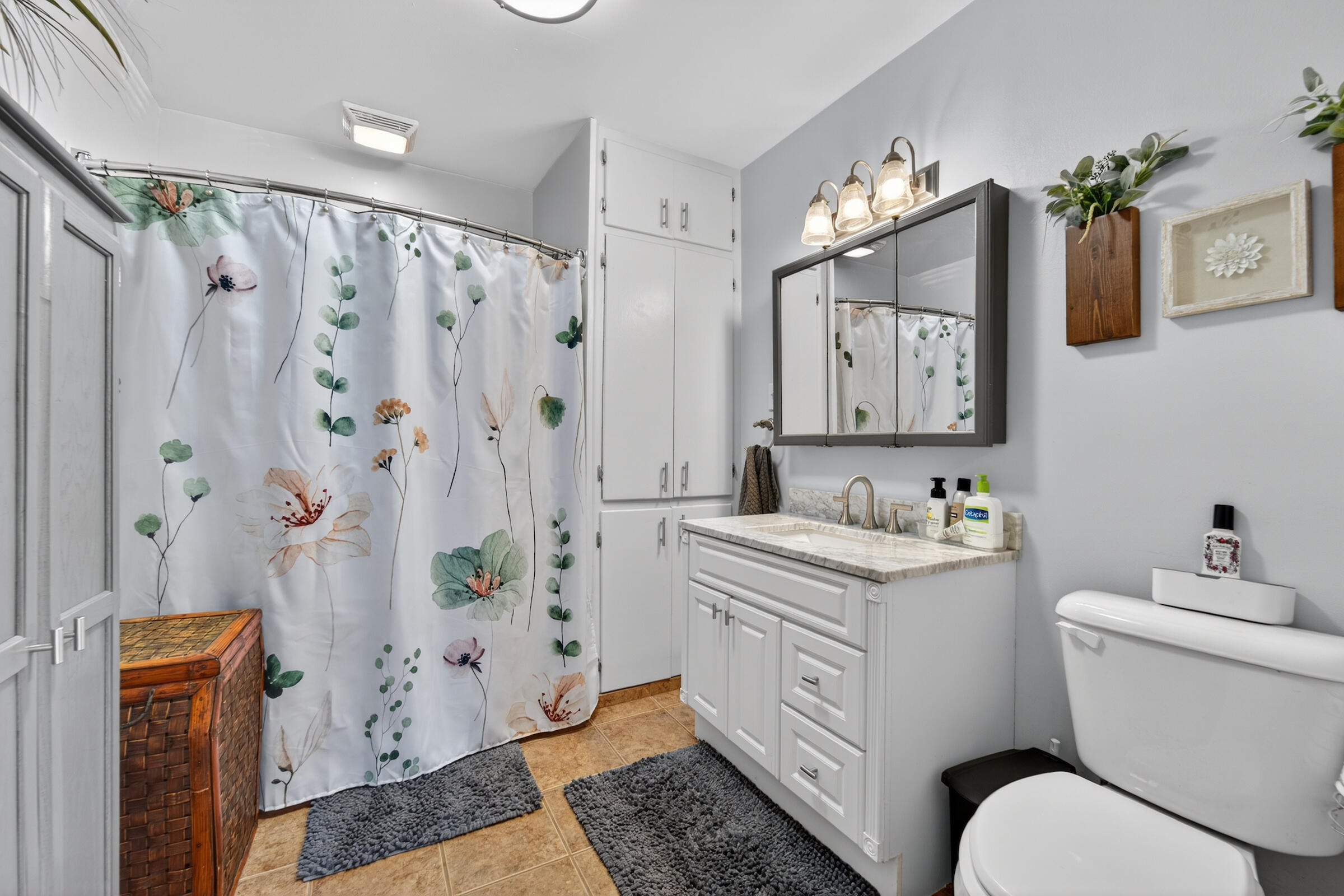 1739 Chatham Street Racine, WI 53402 - Photo 15 of 26 Bathroom