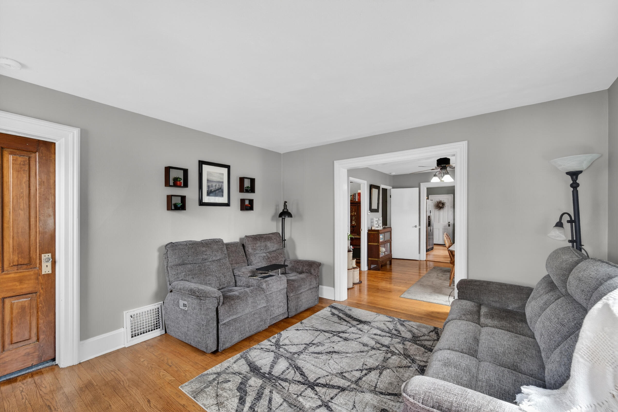 1739 Chatham Street Racine, WI 53402 - Photo 4 of 26 Livingroom