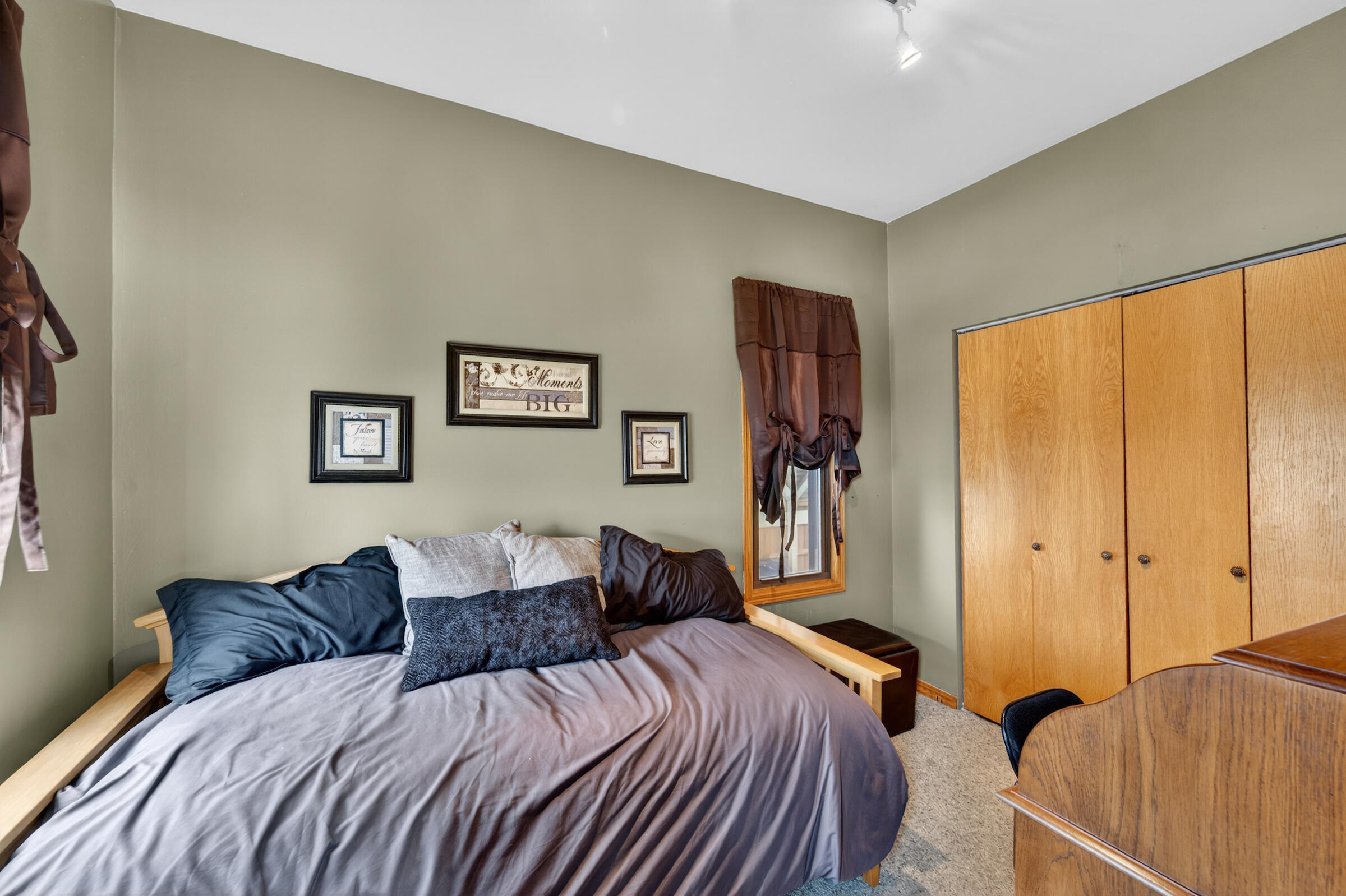 1739 Chatham Street Racine, WI 53402 - Photo 6 of 26 Bedroom 1