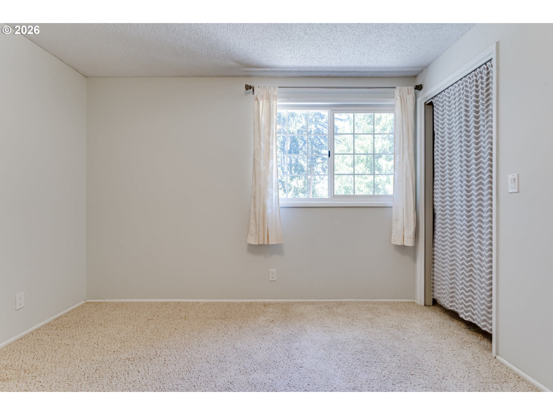 88119 Tiki Lane Springfield, OR 97478 - Photo 27 of 46 Bedroom