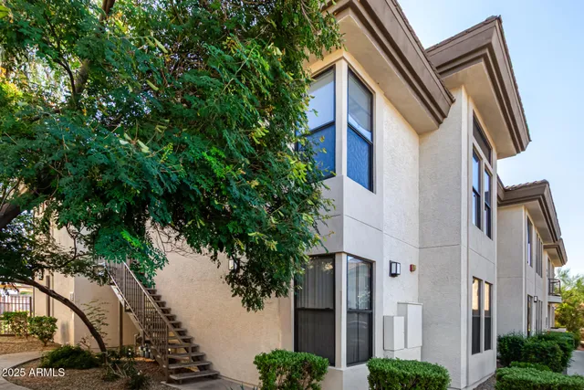 a view of a house with a backyard