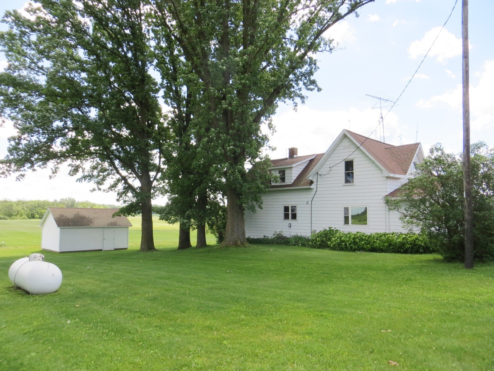 19265 350th Street Stanley, WI 54768 - Photo 4 of 34
