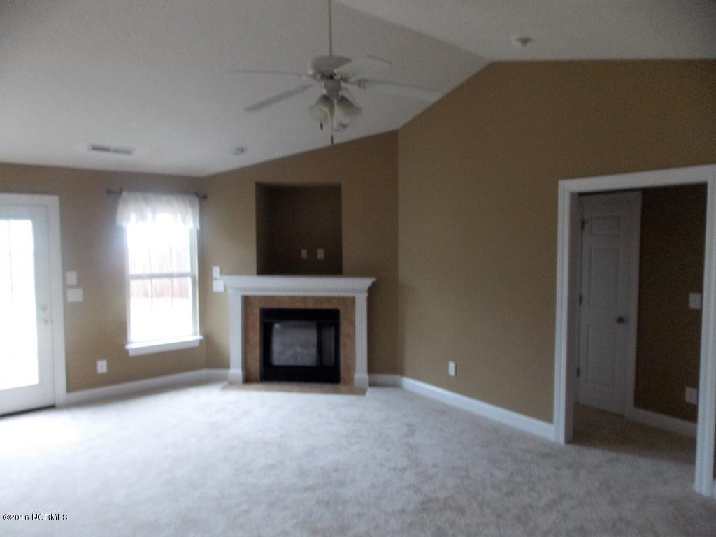3121 Ruth Court Greenville, NC 27834 - Photo 3 of 14 003 LR