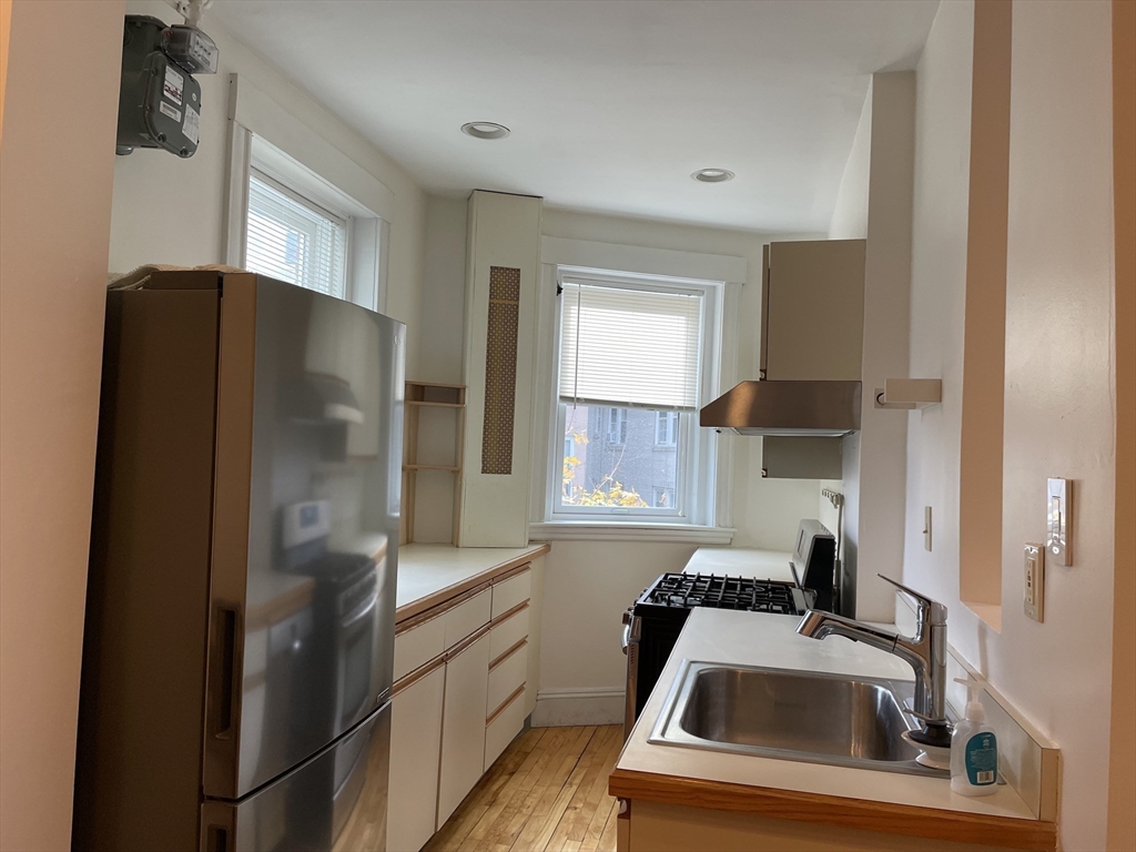 17 Short Street, Unit 4 Brookline, MA 02446 - Photo 4 of 17