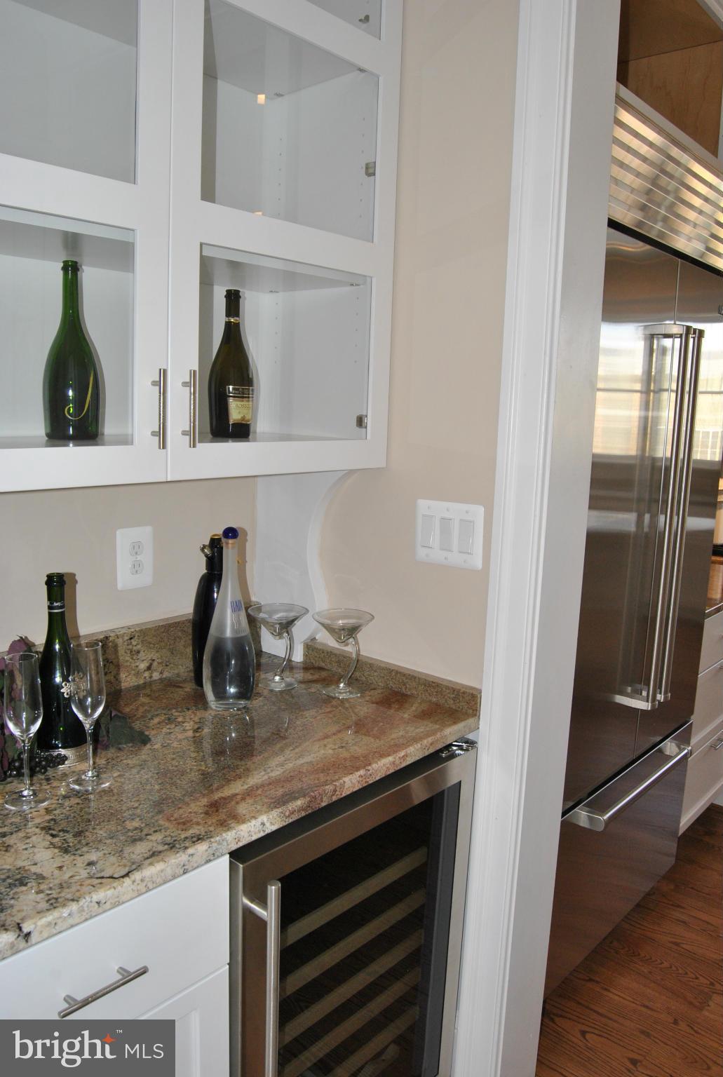 6587 Little Falls Road Arlington, VA 22213 - Photo 8 of 30 Interior (General)