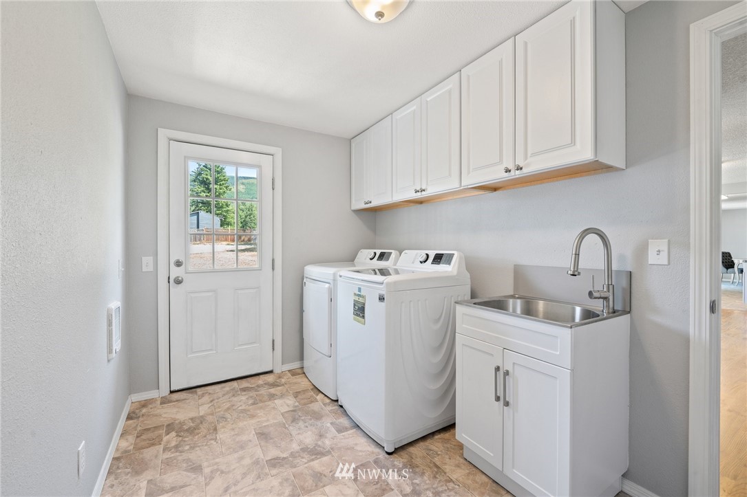 6870 Goodwin Road Everson, WA 98247 - Photo 8 of 40