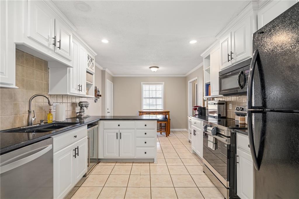 7216 Rene Street Shawnee, KS 66216 - Photo 11 of 55