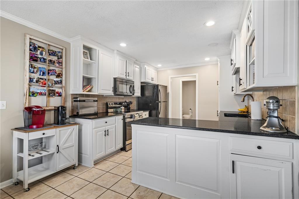 7216 Rene Street Shawnee, KS 66216 - Photo 12 of 55