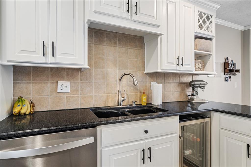 7216 Rene Street Shawnee, KS 66216 - Photo 15 of 55