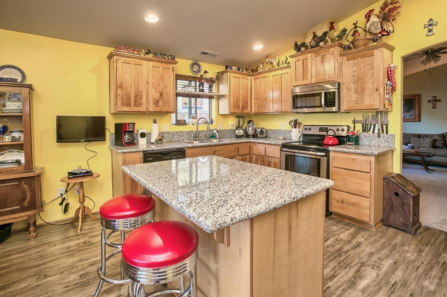 569 Barton Road Eagle Point, OR 97524 - Photo 8 of 23 Beautiful kitchen with pullout drawers i